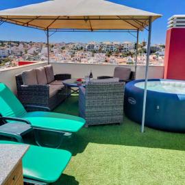 Apartment Beta - 2 Bedrooms, Private Rooftop Patio with Hot Tub, BBQ and View