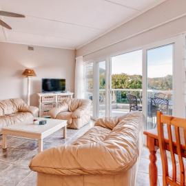 Treetops, Amblewood Guesthouse, hotel in Kenton on Sea