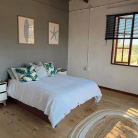 Casa 12, Manta Da Barra Lodge, Sea View & Pool, hótel í Miramar