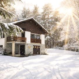 Le Paisible I 12 personnes & Vue sur l'Alpe D'Huez, hotel din Le Bourg-dʼOisans