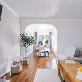 Peaceful 3 Bedroom Detached Home with ample parking, only 7 mins to Chester - sleeps 5 – hotel w mieście Saltney
