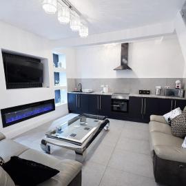 5 Bed Family Home in Treharris, Near Bike Park Wales, hotel u gradu Treharris