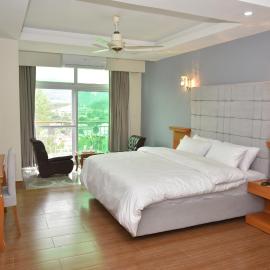 Modern Stay in Naluchi with River Views,204