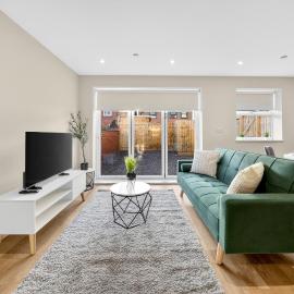 Modern 2-Bed Cardiff Apartments - Free Parking - Workspaces
