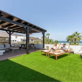 Resort Macenas #SeaViewApartment #TerraceAndSunbeds #2BR, hotel u gradu Mohakar