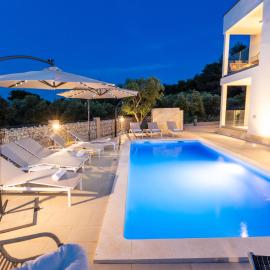 Villa Mauro, hotel sa Božava
