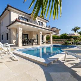 Luxury Villa Laura with Jacuzzi in Malinska
