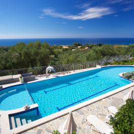Villa Theodora, hotell i Lakithra