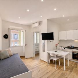 Viesnīca Cozy studio in the heart of Menton's old town pilsētā Mentona