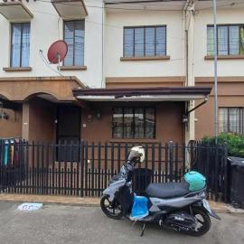 Townhouse โรงแรมในAgus