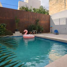 Modern House with Pool - 10 Guests Max