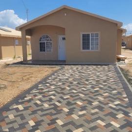 Cozy Escape 876 Secure 2BR with AC, Parking & near Beaches, hotel in Portmore