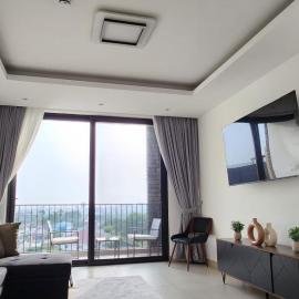 Luxury 1 Bedroom Penthouse with Backup Power and Fast WiFi near Airport