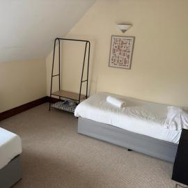 Cozy 2 Bed Flat in Town Centre
