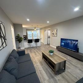 Spacious 2BR Apt with Balcony and 2 King Beds Sleeps 6