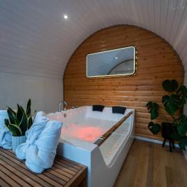 Apex Studio Pod and Jacuzzi Bath, hotel a Fort William