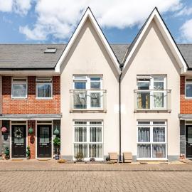 Quayside Home with a Seperate Entertainment Room & Beach Hut, hotel v destinaci Hamworthy