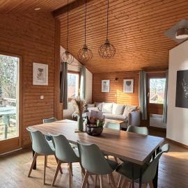 Chalet Cozy au coeur du Jura, hotel a Uxelles