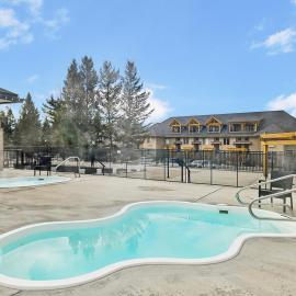 Bighorn Meadows Condos by StayIn, hotel in Radium Hot Springs