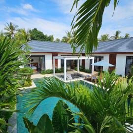 Private Villa with 60 m2 Infinity Pool 70m from Beach West Bali, Hotel in Penginuman