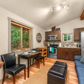 JDF Waystation with Bunkhouse - Pet Friendly - sleeps 6