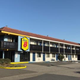 Super 8 by Wyndham Petaluma, hotel u gradu Petaluma