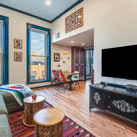 Shop, Dine, Unwind! Couples Retreat in Dtwn Golden