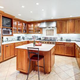 3 Mi to Vail Village: Ski Retreat w/ Hot Tub!