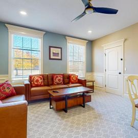 Work, Play & Stay! Apt Near Holyoke Medical Center, hotell sihtkohas Holyoke