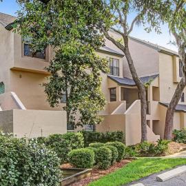 Two-story townhome with fast WiFi & pool - steps from the beach