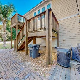 Charming apartment with beautiful marsh views and shared patio