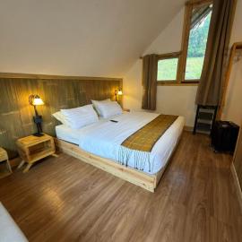 A-Frame House บ้านเอเฟรม แดลอร์ปู, hotel in Ban Yang