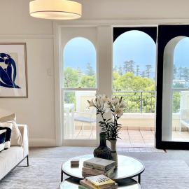 Spacious 3-bedroom ocean-view home, walk to beach