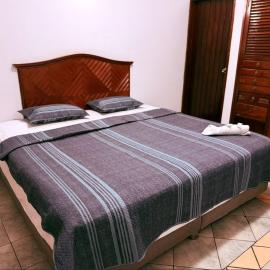 Kaenla House & Apartments، فندق في إكيتوس