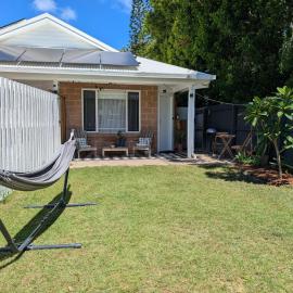 Private Garden Studio - Walk to Beach