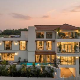 StayVista at Moonstone Villa with Pool, Rftp Jacuzzi، فندق في فاغاتور