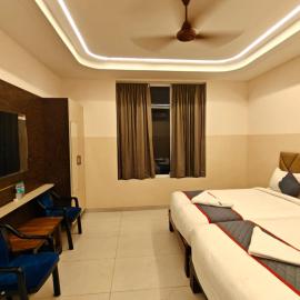 MKK Grand Luxury Suite & AC Rooms, hotel in Tirupati