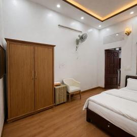 Phong Khánh Hostel، فندق في Than Uyên