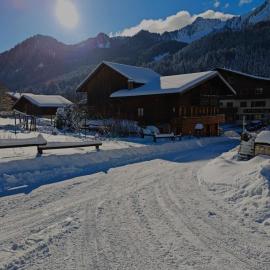 Chalet familial authentique et spacieux 2 chambres 4 à 6 personnes avec parking proche des remontées