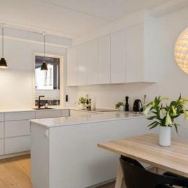 Room in a apartment close to bus, Fornebu S and the sea