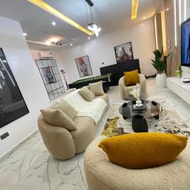 2-Bedroom Apartment with Pool, Gym, Snooker & Table Tennis in Lekki Ajah, Hotel in Lekki