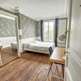 Room in elegant 3-bedroom apartment near Bois de Vincennes