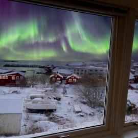 Lofoten Aurora Seafront Penthouse 罗弗敦极光海滨顶层豪华公寓, מלון בסורבגן