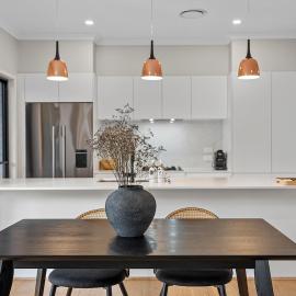 Group Stay Showroom Home - High End Luxury Sleeps 10 - Parking, khách sạn ở Kuraby