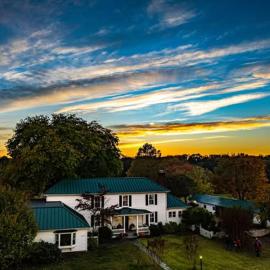 The Bed and Breakfast at Peace Hill Farm, hotel in Charles City