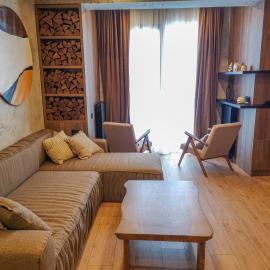 Designer Family Chalet I 5 min walk to Ski Lifts & 1 min to Shops I Mountain View