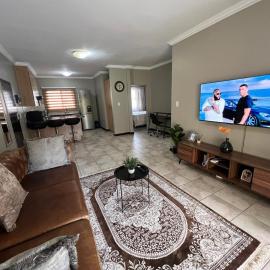 Modern Family & Group Apartment near Gallagher Convention, Mall of Africa Area and Gautrain in Midrand