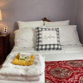 Boston Private Bedroom near train&buses, hotel v destinaci Boston