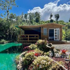 Natural Island, hotel em Adjuntas