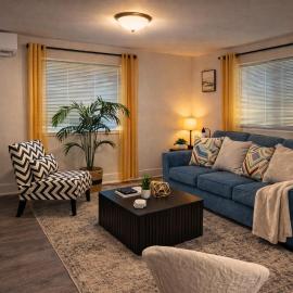 King Suite and Sofa Bed Fast WI-FI Easy DC Access